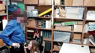 Азиатская MILF занимается сексом с полицейским, чтобы спасти Кристи Лав.