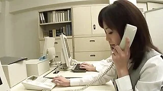 在办公室里口交是消磨时间的好方法